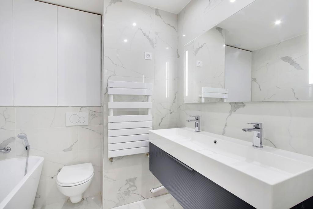 Trocadero/ Eiffel Tower - 3 Bedrooms- All New! Paris Eksteriør billede